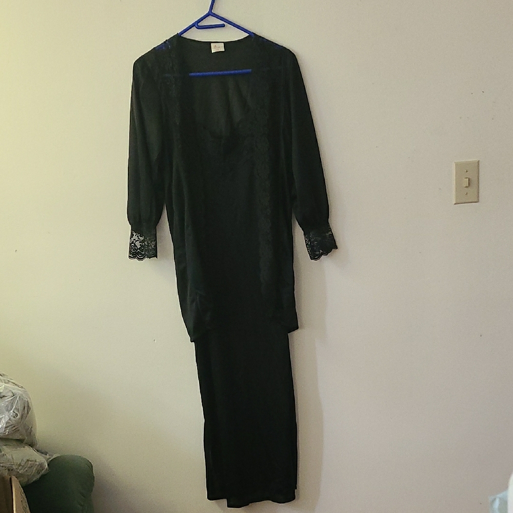 Queentex Elegant Black Lace Nightgown
